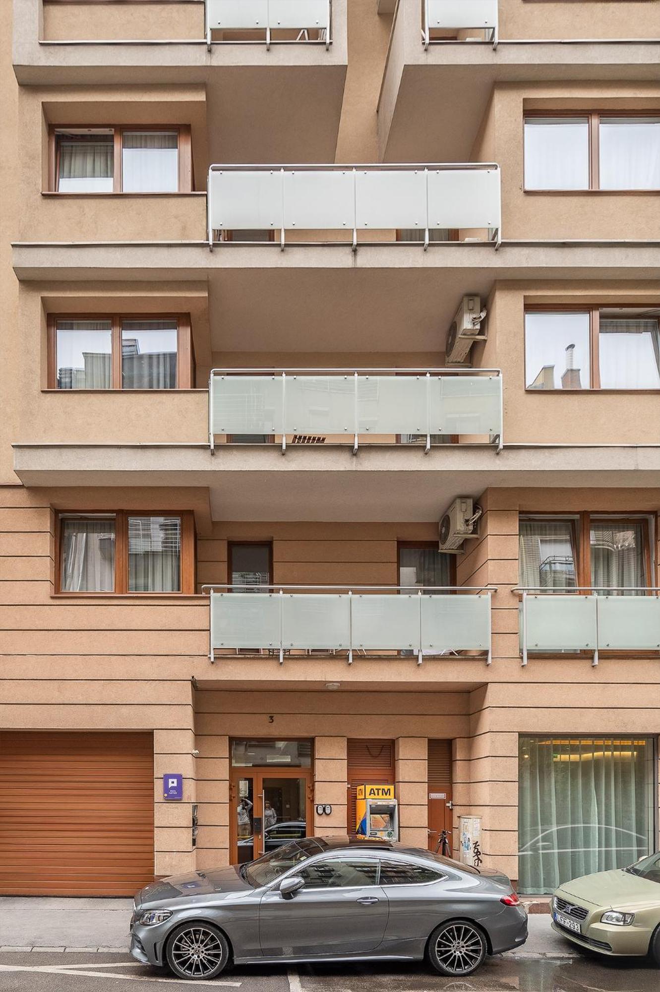 Two-Bedrooms Apartment Cbd Bp Budapest Bilik gambar